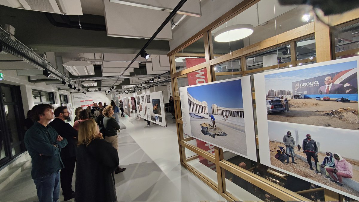 RaymondAarsman1's tweet photo. Inspirerende lezing van Ramsey Nasr tijdens start van de World Press Photo tentoonstelling die vanaf zaterdag 25 november voor het publiek gratis is te bezoeken in de Chocoladefabriek in #Gouda. @WorldPressPhoto #fotografie https://t.co/6RoB5QsvBb