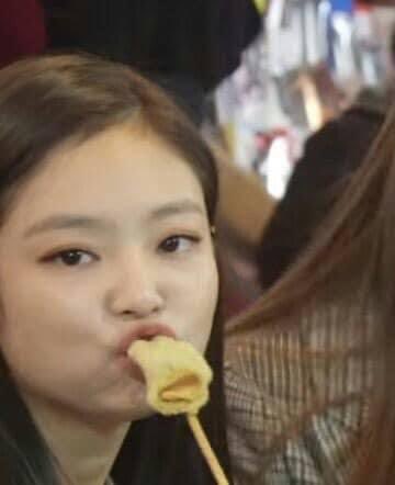 waveAtobetter's tweet photo. Cutest Jennie 😎😎😎

#JENNIE #JENNIEatWkorea #JennieKim https://t.co/jct2LxJKC0