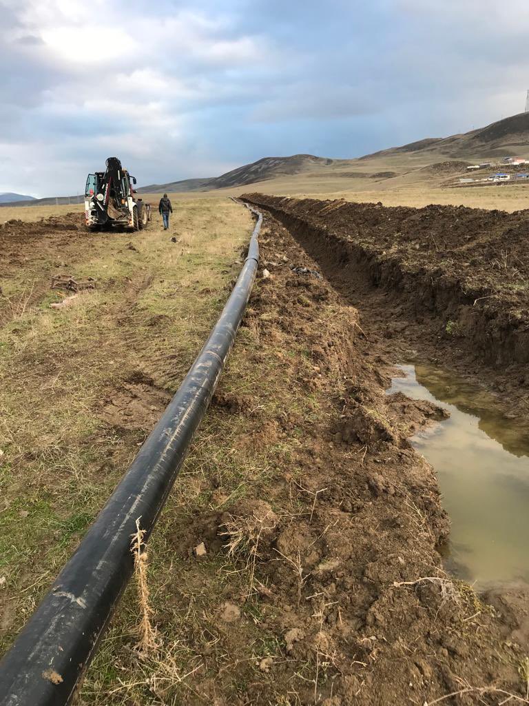 Muskhgb's tweet photo. 📍Muş Köylere Hizmet Götürme Birliğimiz tarafından Yapımı devam eden  2️⃣,5️⃣ Kilometrelik Varto Jeotermal Tesisi Boru Kaynak Projesi son sürat devam ediyor. 
👉Yatırım programındaki çalışmaları hız kesmeden devam ediyor.  

📍Varto 
@TCMusValiligi @CihatAbukan @mfatihbaskin https://t.co/4qy0exZtpf