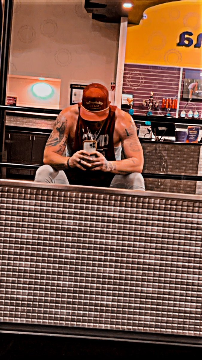 ZackTerry04's tweet photo. They said I may not be about to get under 230 lbs! Well as of today ya boy is 225 lbs and feeling great! I’m feeling better than I ever have. Jobs  not done though on my route too 210 lbs. c’mon 🤙🤙 https://t.co/1iuVE4mXDK