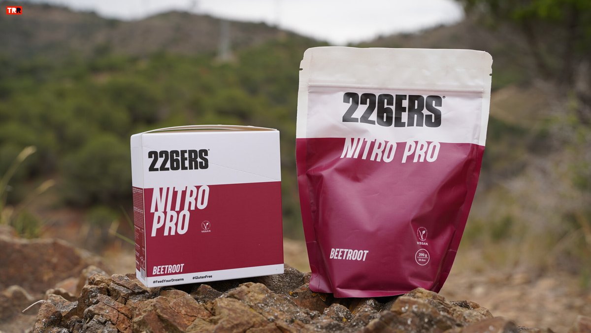 Nitratos para tu musculatura. La marca española @226ERS ha desarrollado un suplemento llamado Nitro Pro Beetroot. Se trata de una bebida sin gluten, adecuada para veganos y elaborada a partir del extracto de remolacha para aportar nitratos al cuerpo. trailrunningreview.com/es/226ERS-Nitr…