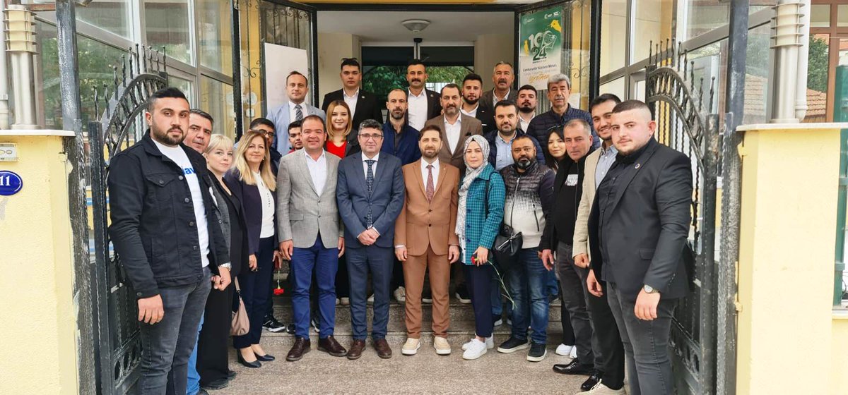 AK Parti Tire İlçe Teşkilatı, MHP İlçe Teşkilatı, Kadın ve Gençlik Kolları ve Ülkü Ocakları Başkanlığı İlçe Milli Eğitim Müdürümüz Aydın Yüzbaşıoğlu'nu ziyaret ederek 24 Kasım Öğretmenler Gününü kutladılar.
<a href="/aydinyuzbasiogl/">Aydın YÜZBAŞIOGLU</a> <a href="/Duygu__uzun/">Duygu Çevirgen Uzun</a> <a href="/Cfr53374939/">Cfr</a>