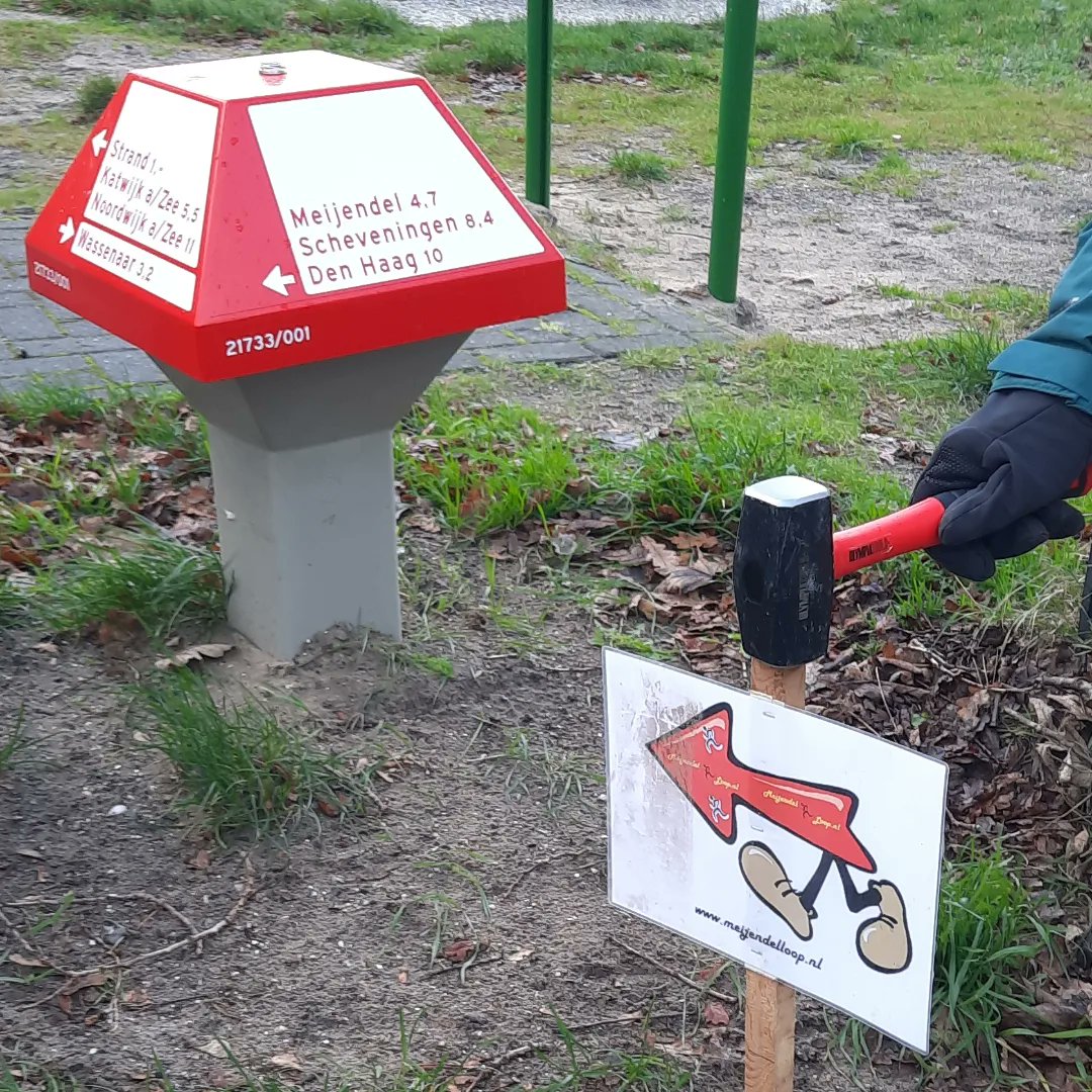 Timocratie's tweet photo. Route uitzetten voor @Meijendelloop1 georganiseerd door @hagueroadrunner Morgenochtend om 8:00 uur klinkt het startschot! https://t.co/bObvw5pV9I