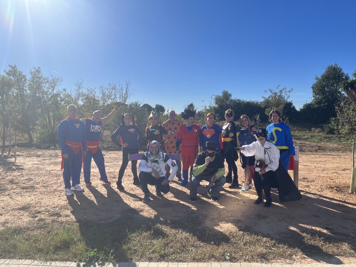 Hoy nos hemos convertido en "SUPERHÉROES POR UN DÍA" y nos lo hemos pasado en grande. Tanto que casi volamos!