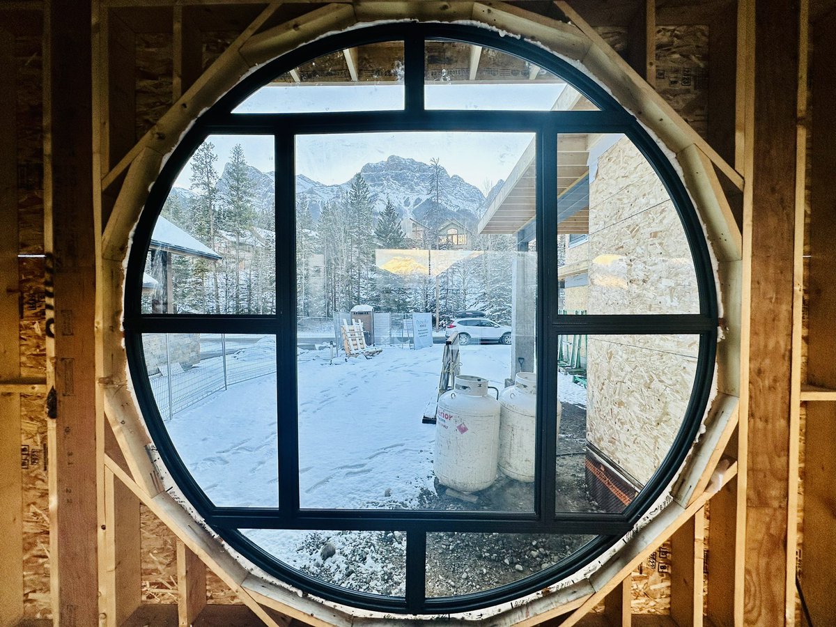 MikeBruno12's tweet photo. When the mountain peaks are your inspiration Everlast has the windows to pull it off…beautiful Alberta https://t.co/QpOD7RwXPZ