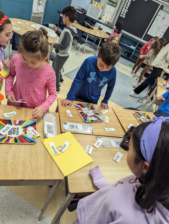 Leaping into the weekend! Reviewing our phonics skills with <a href="/miss_bail1/">Miss. Taylor Bailey</a> Can you safely find and get to a lily pad with a CCVCC word? A word with voiced or unvoiced /th/? So many hoppy faces during our learning today! <a href="/LPSStormWatch/">LaSalle PS Storm</a>