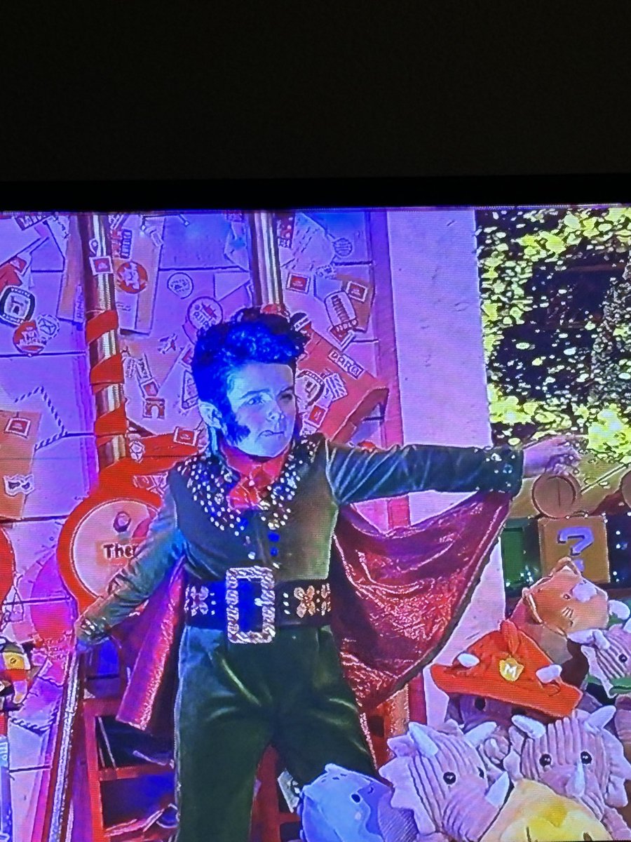 seanc2804's tweet photo. This kid is such a good performer that he could double as both an Elvis impersonator and the recently elected president of Argentina!#LateLateToyShow https://t.co/d4Afg5q3n9