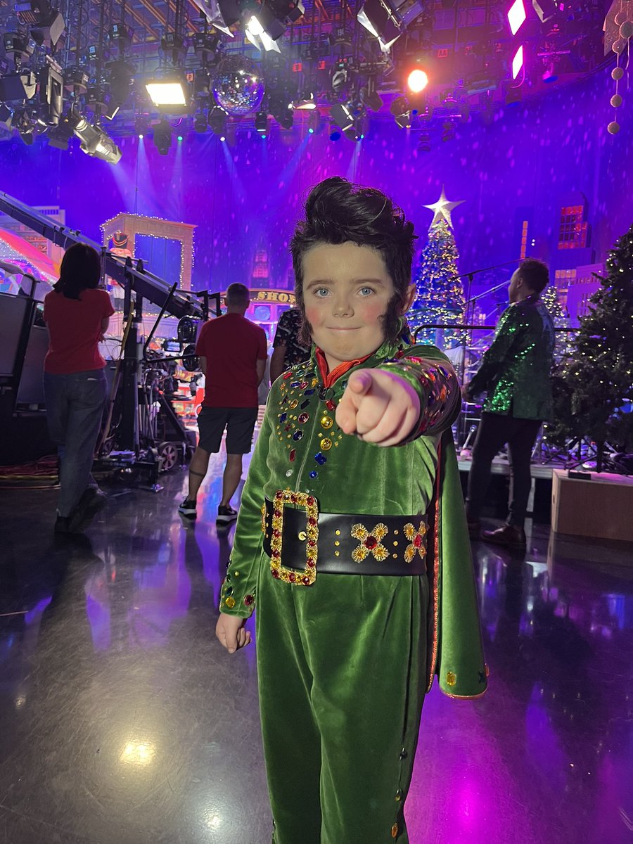 James_c_lad's tweet photo. Mr steal your woman 🕺🕺🕺🕺🕺 #LateLateToyShow https://t.co/xnuHoA6jIG