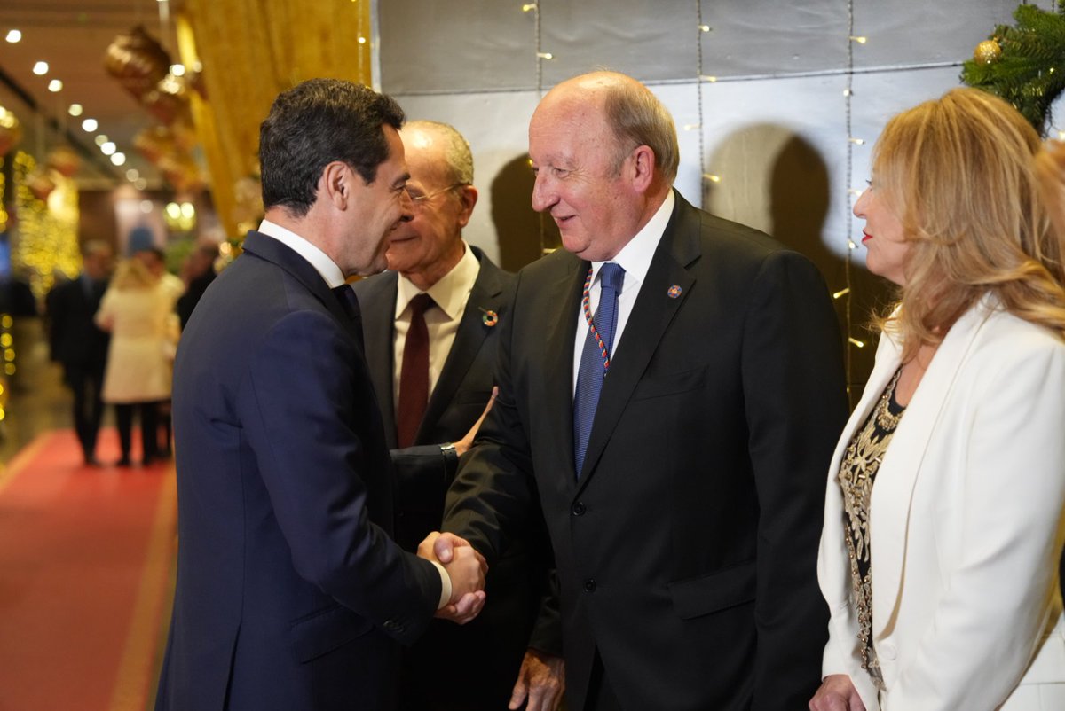 #Andalucía ha superado por primera vez los 1.700 M€ de inversión en I+D. La ciencia es motor de futuro y apostamos por ella.

Enhorabuena a Gloria Corpas por el Premio de Investigación Carlomagno y a todos los galardonados.

Y gracias a la institución por el reconocimiento.