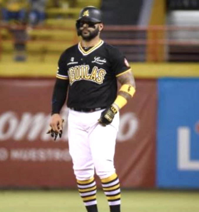 TenchyRodNYC's tweet photo. Una suspensión de una semana fuera de roster, hablar con el para que regresara después de su “ Muchachada ” hubiese sido una salida correcta para un equipo que presume de tanta familiaridad como @aguilascibaenas ,el mostró arrepentimiento y estaba dispuesto a todo como jugador (14) años y fanático desde que nació. Ya enterrado y punto Jonthan Villar.