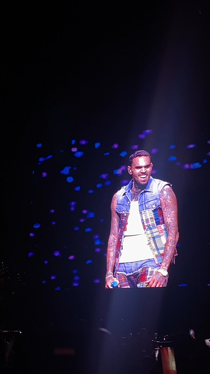 Azad_Yari's tweet photo. Chris Brown ~📍Abu Dhabi https://t.co/xSllMaIyV4