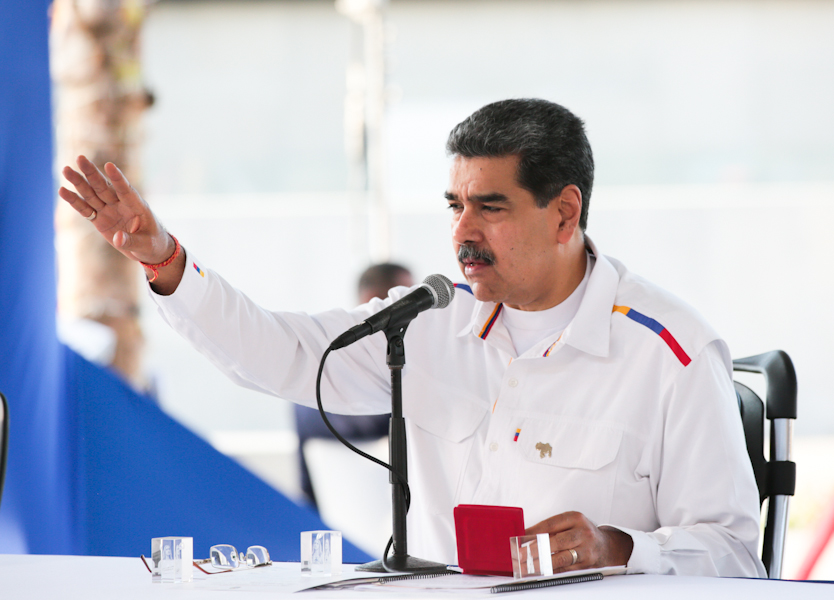 PresidencialVen's tweet photo. #EnVivo 📹 | “Estamos en unión nacional por la recuperación de la Guayana , para parar los abusos de la ExxonMobil, para parar los abusos del presidente  de Guyana títere de la ExxonMobil, para parar los abusos del Comando Sur”, enfatizó el mandatario nacional @NicolasMaduro https://t.co/LUCaLAq4mA