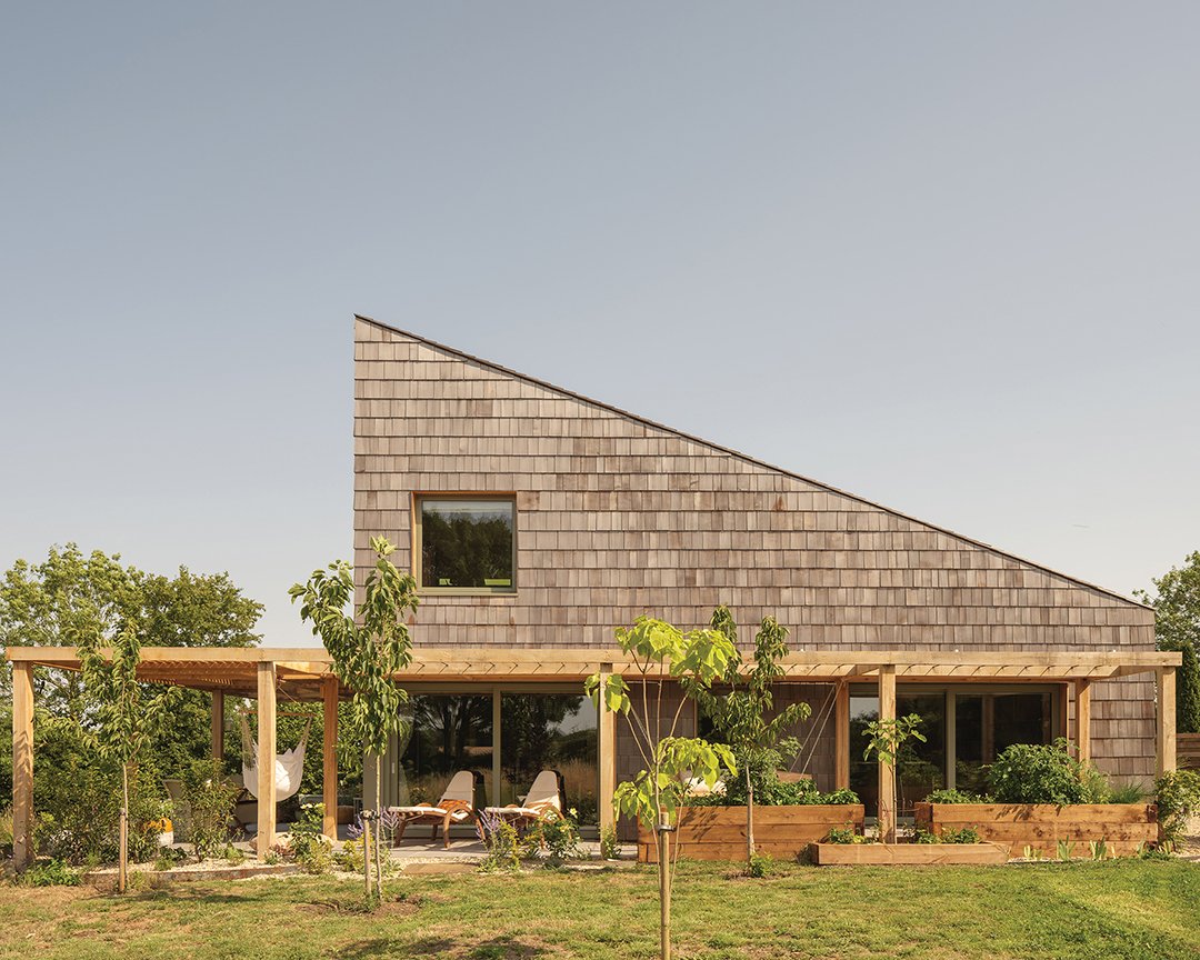 BuildItMagazine's tweet photo. It’s time for the final #BuildItAward... Best Self Build or Renovation Project, kindly sponsored by @SelfBuildZone1. The shortlist was chosen by Build It’s editorial team and voted on by our readers. Congratulations to... Suzanne &amp; Steve Richardson for their timber frame home! https://t.co/JH4RgVYeKg