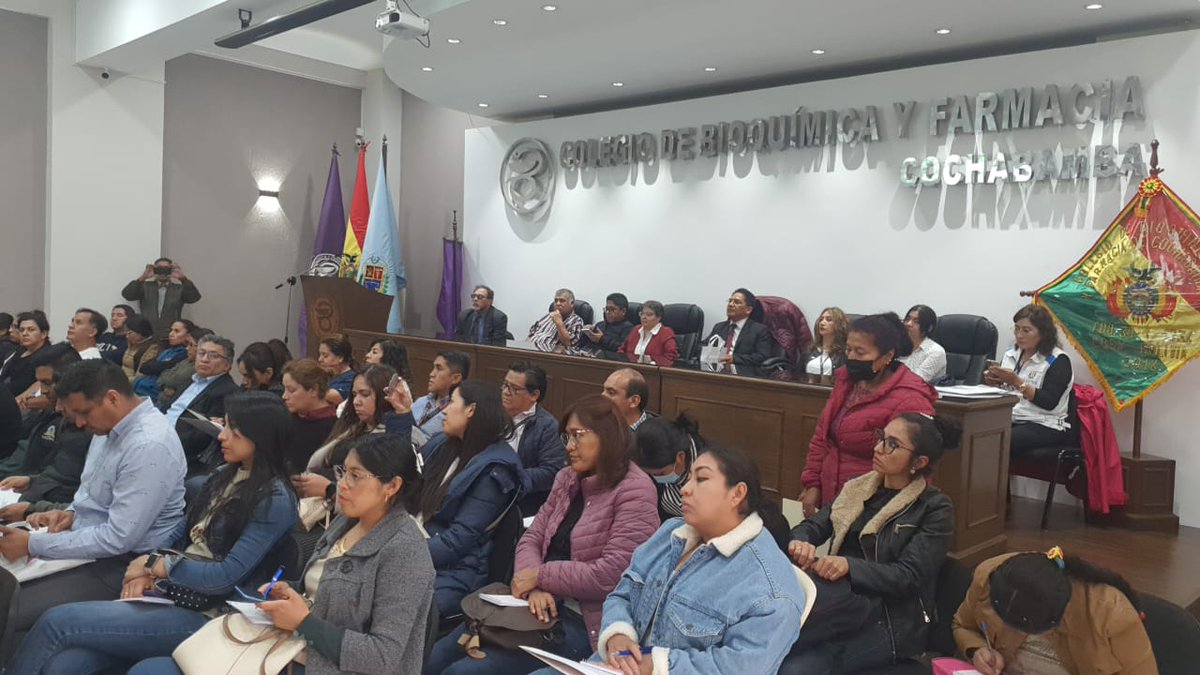 JusticiaBol's tweet photo. #JusticiaInforma | El viceministro de Defensa de los Derechos del Usuario y del Consumidor, Jorge Silva Trujillo, junto a la directora ejecutiva de la #AGEMED, Patricia Tames Parra, participó del taller “Prevengamos juntos la resistencia a los antimicrobianos” https://t.co/wCLbgxVzxr