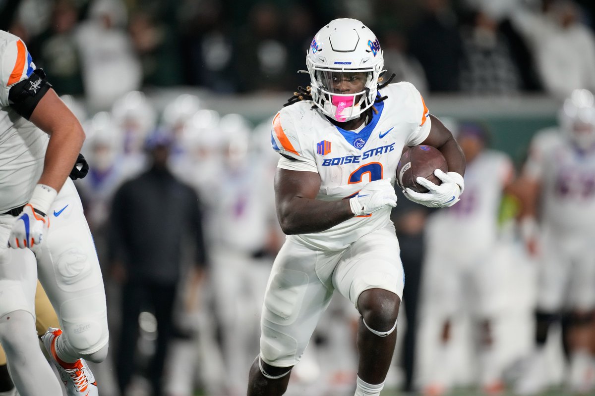 #BoiseState sophomore RB <a href="/AshtonJeanty2/">Deuce 2️⃣</a> is the first FBS player with 1,000+ yards rushing and 500+ yards receiving in a single-season since 2019.

Is this good, <a href="/DoakWalkerAward/">Doak Walker Award</a>?

This seems good.

#BestRBInTheCountry

#TuSTATS