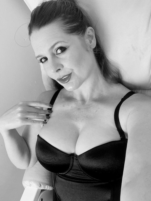 Who&rsquo;s ready for a bit of spicy fun this weekend!?! ME!!! I&rsquo;ll be logging into my cam in just a moment<a href="/tag/wokeupwankingwednesday"class="tags"><span>#wokeupwankingwednesday</span></a>