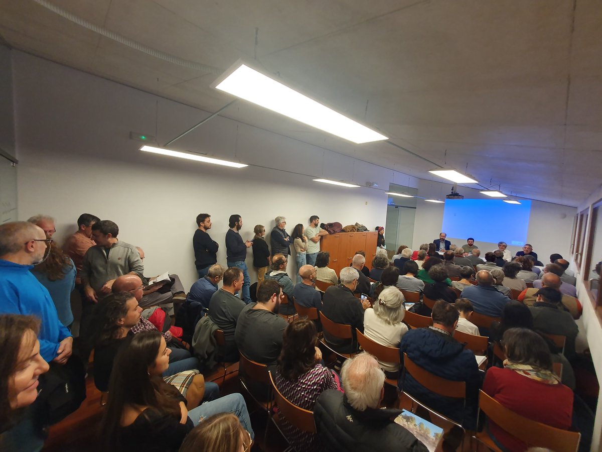 📚✨ Més de 70 persones han assistit en la presentació del nou llibre: "#Toponimia de #SaBastida i la seva #Contrada" escrit per Francesc Lillo i Colomar. Es tracta d'una contribució inestimable per conservar el patrimoni immaterial i oral d'Alaró.
