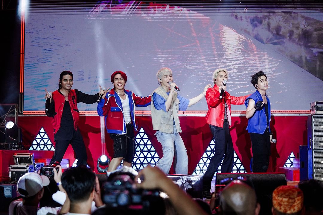 SB19ID's tweet image. [🖼️] 241123 tmtambayan Instagram post (2/2)

🔗 instagram.com/p/C0BpA_cLzU5/…

#MAHALIMA #TeaMFair2023
#MAHALIMAxTeaMFair2023