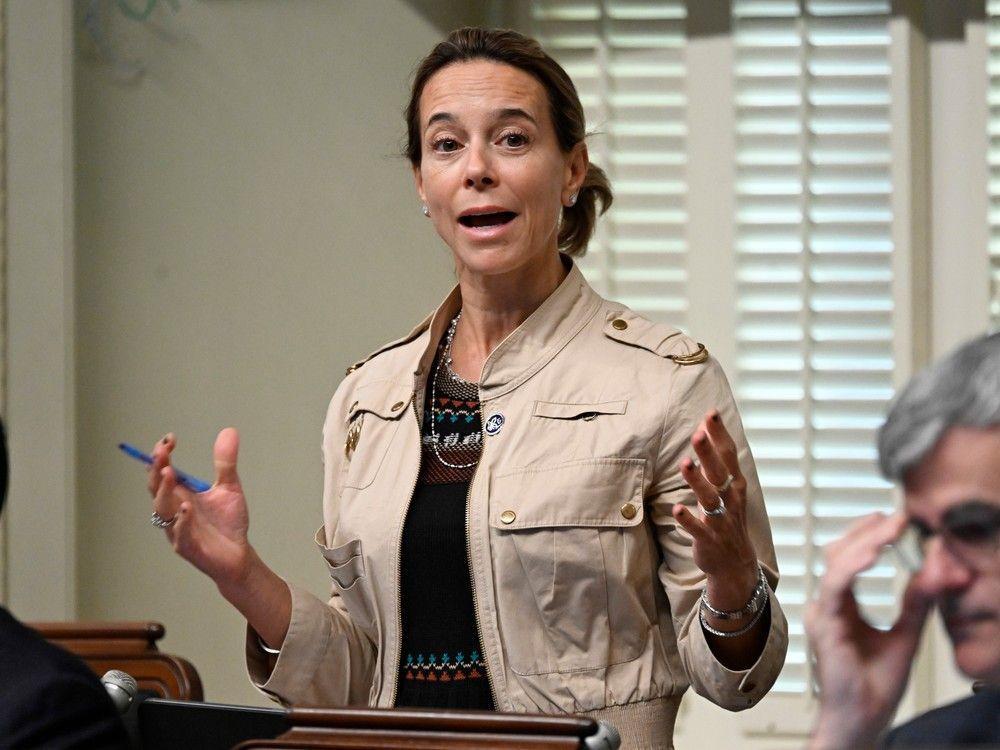 mtlgazette's tweet photo. Quebec housing minister stands firm on letting landlords block lease transfers https://t.co/PKeXgUfCPX https://t.co/YjHQhooO9C