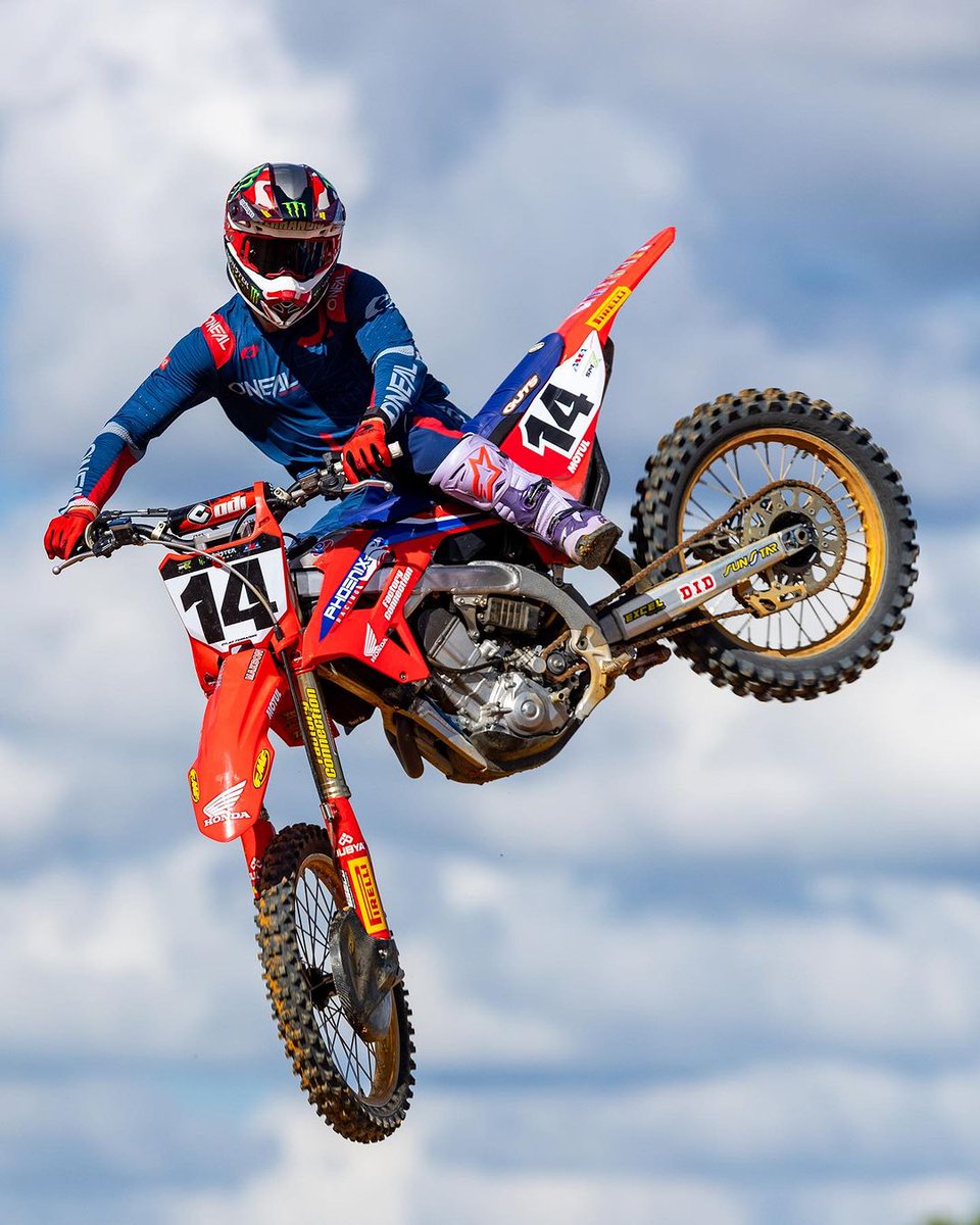motocrossvice's tweet photo. 🔥JUST IN // Dylan Ferrandis signs with Phoenix Racing Honda. https://t.co/8bWcNN0qJx

#moto #mx #mxgp #mx2 #mxon #amasx #wsx #dirtbikes #supercross #motocross #honda #ferrandis #mxvice

📷Phoenix Racing Honda https://t.co/epejd1xIQG