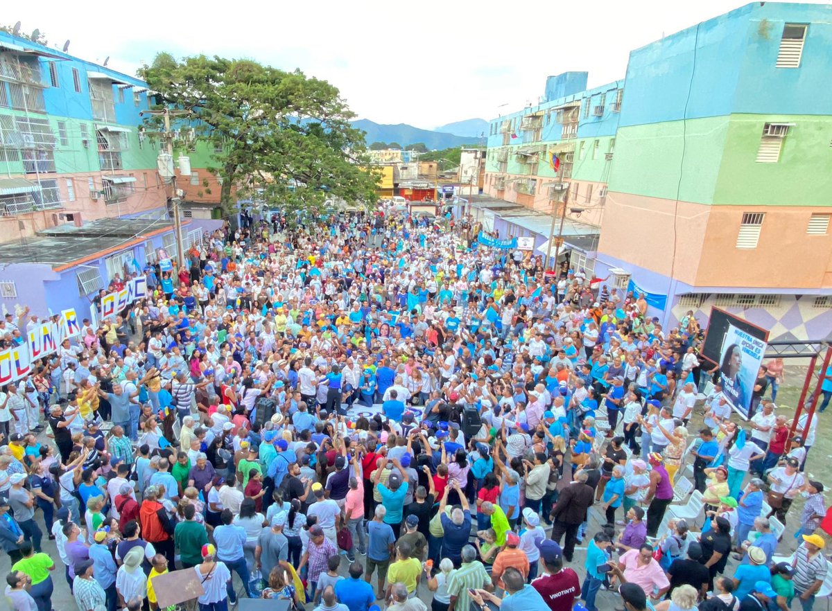 MariaCorinaYA's tweet photo. Lo que logramos el 22 de octubre nos prepara para el desafío que viene. 

Vamos a unirnos en esta Gran Alianza Nacional y a llegar a cada corazón de Venezuela para derrotar a Maduro y sacar para siempre el socialismo de este país! 

Gracias, La Isabelica; gracias, Venezuela 🇻🇪 https://t.co/Xvidj7hEBA