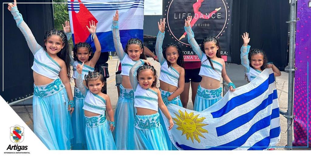 Felicitaciones a la profe Bruna Vázquez por el gran trabajo y el proyecto social que lleva adelante, una alegría para todos que el Grupo baby de la Academia Life Dance de Cerro Ejido clasifique como Campeonas del Nivel Élite para el Universal Dance en Florianopolis