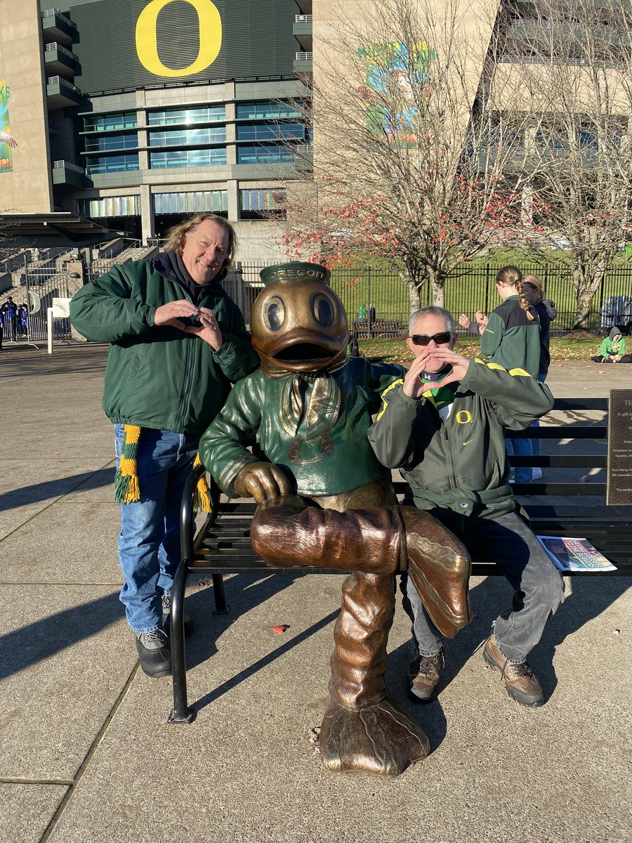 PhoenixDECA's tweet photo. Time to win. #GoDucks https://t.co/TRrK54CfVE