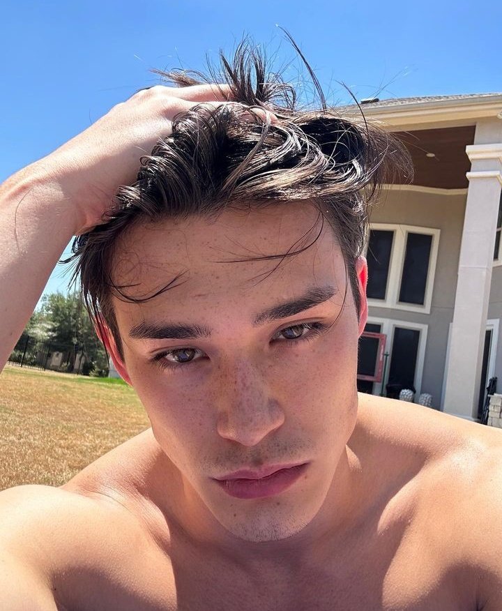 por acaso alguém que tem medo de abandono tira foto assim no sol?