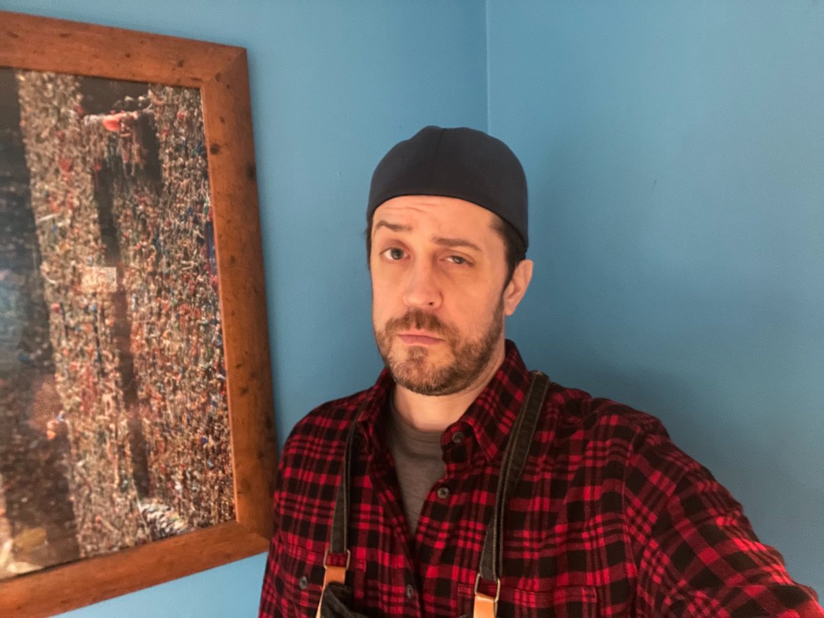 I survived Thanksgiving but couldn’t escape my girls' constant Stars Hollow commentary. Who knew a red flannel and backward cap would cast me as...? Don't worry, I'll pour Lorelei some coffee ASAP. #TeamLuke #gilmoregirls
