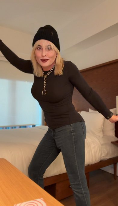 available now in Manhattan  https://t.co/2lhGqmK0w5 https://t.co/DFhZw56LYF