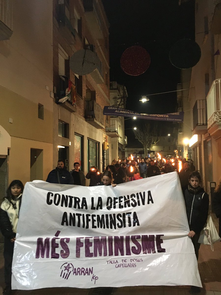 Marxa de torxes a #Capellades contra les violències masclistes! Visca la lluita feminista! #ensvolemvives