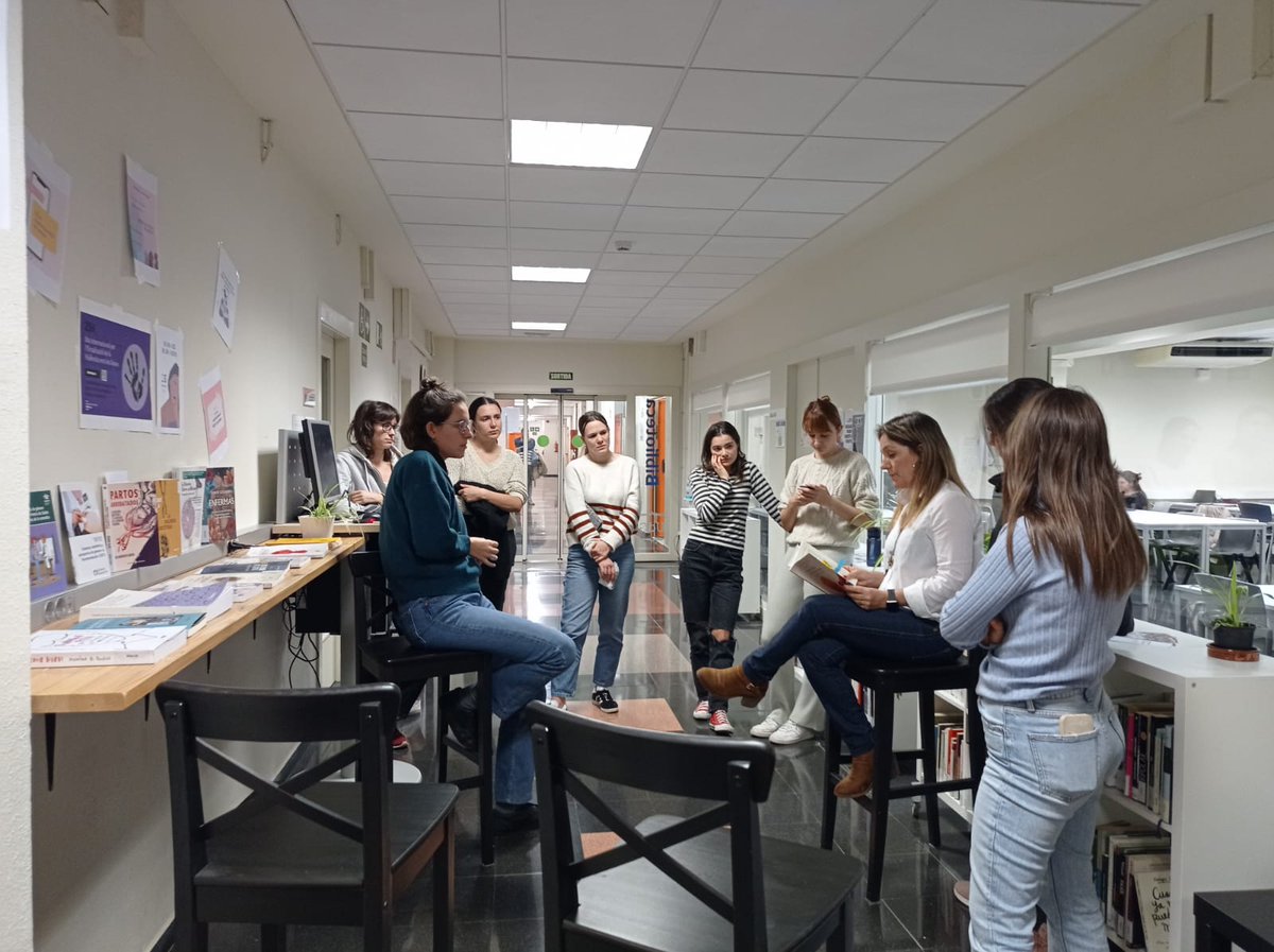 ibosco7's tweet photo. Lectura de textos sobre #violència vers les #dones a la
@UdGBiblioteca #campusCentre amb motiu del #25N. Hi ha coses que cal compartir-les i dir-les en veu alta! https://t.co/9kdsv3RtA7