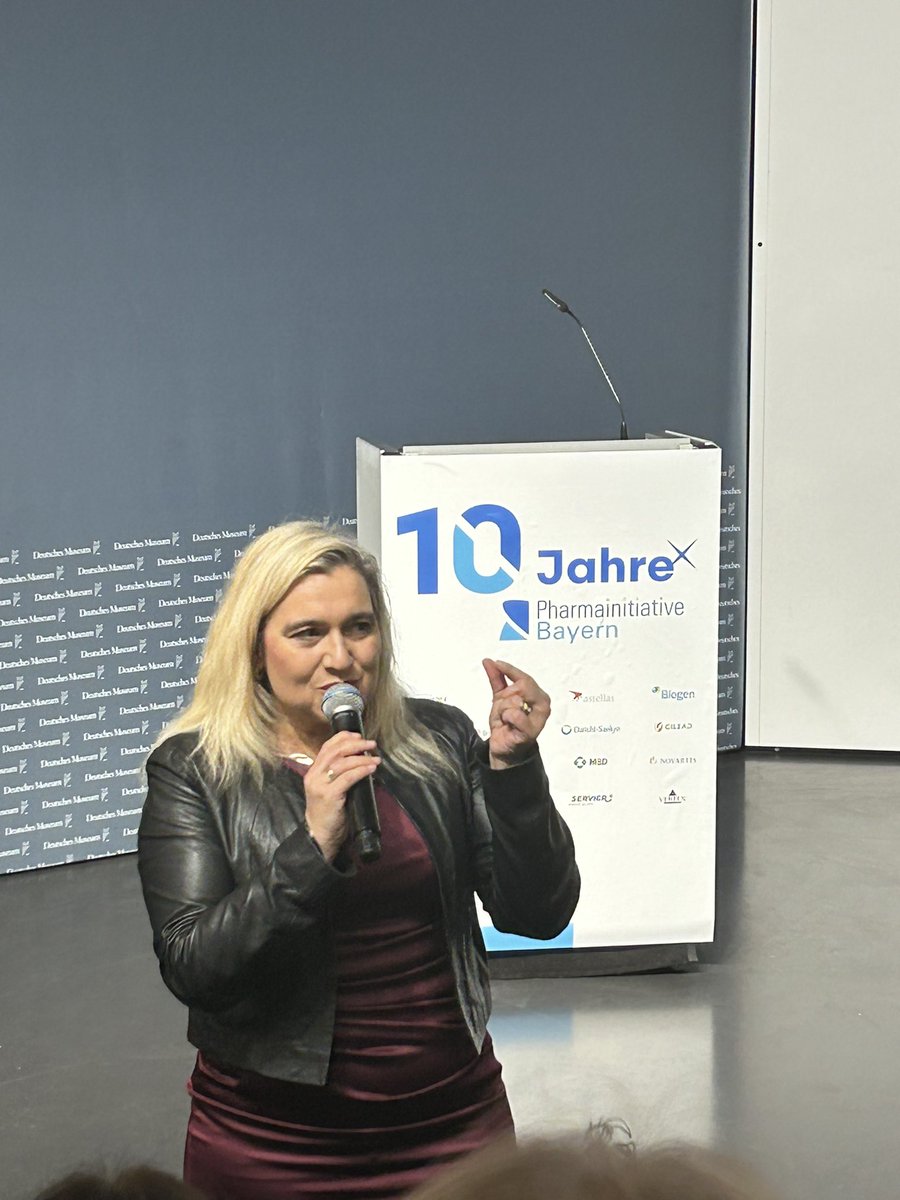 DeferJakob's tweet photo. 10 Jahre #PharmainitiativeBayern - „ringen“, um ein gute medizinische Versorgung + Einsatz für gute Rahmenbedingungen für medizinische #Forschung&amp;Entwicklung. Heute ist Zeit zu feiern im @DeutschesMuseum und  auch den Blick gemeinsam nach vorn zu richten mit #Mut und #Zuversicht https://t.co/eZyQ96K9uu