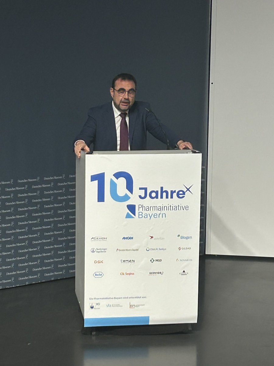 DeferJakob's tweet photo. 10 Jahre #PharmainitiativeBayern - „ringen“, um ein gute medizinische Versorgung + Einsatz für gute Rahmenbedingungen für medizinische #Forschung&amp;Entwicklung. Heute ist Zeit zu feiern im @DeutschesMuseum und  auch den Blick gemeinsam nach vorn zu richten mit #Mut und #Zuversicht https://t.co/eZyQ96K9uu
