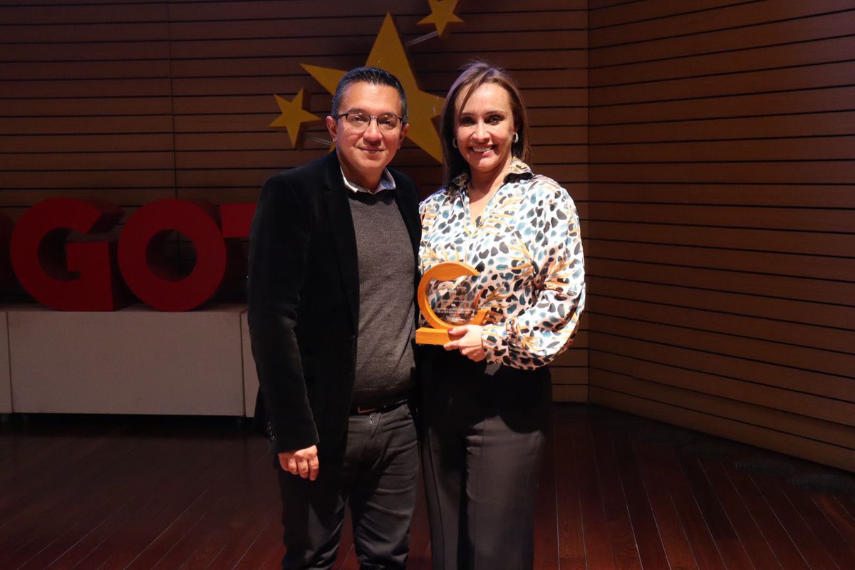 juridicadistri's tweet image. Llevamos a cabo la gala de reconocimientos de las mejores prácticas en Gestión Jurídica Distrital:
 
🥇Mejora el desarrollo del Modelo de Gestión Jurídica Pública: @SectorSalud 
🥇Compliance y Lucha Anticorrupción: @BomberosBogota
 🥇Prevención del Daño Antijurídico, @AnimalesBOG