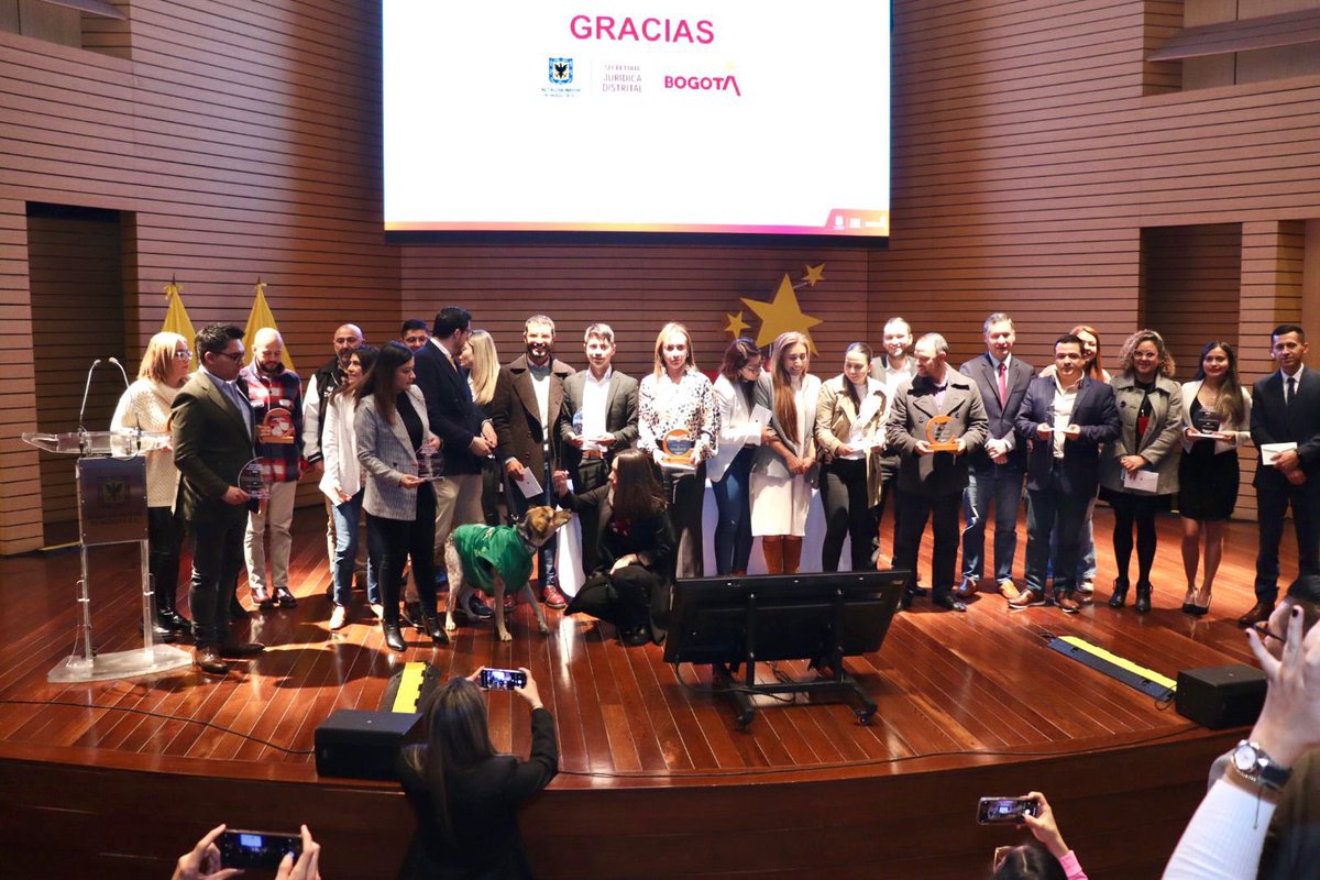 juridicadistri's tweet image. Llevamos a cabo la gala de reconocimientos de las mejores prácticas en Gestión Jurídica Distrital:
 
🥇Mejora el desarrollo del Modelo de Gestión Jurídica Pública: @SectorSalud 
🥇Compliance y Lucha Anticorrupción: @BomberosBogota
 🥇Prevención del Daño Antijurídico, @AnimalesBOG