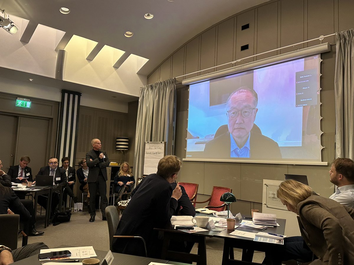brianwong_'s tweet photo. 🗣️ It was inspirational to hear from & engage in discussions on #GlobalHealthDiplomacy w/ experienced #globalhealth diplomats (incl. former heads of state, current & former Ministers & Ambassadors, leaders of regional/int’l organisations, NGOs, & industry organisations) and fellow emerging leaders