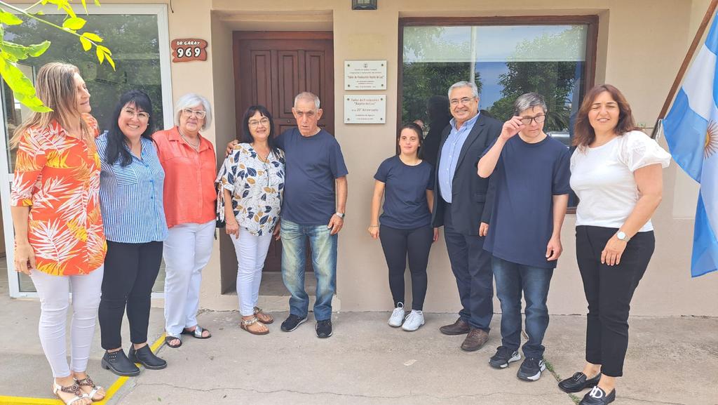 ECampana17's tweet photo. 20 Aniversario del Taller de Producción "Rayito de Sol " de Cnel Charlone. Feliz cumpleaños!!! https://t.co/2BZ6E2hWWZ