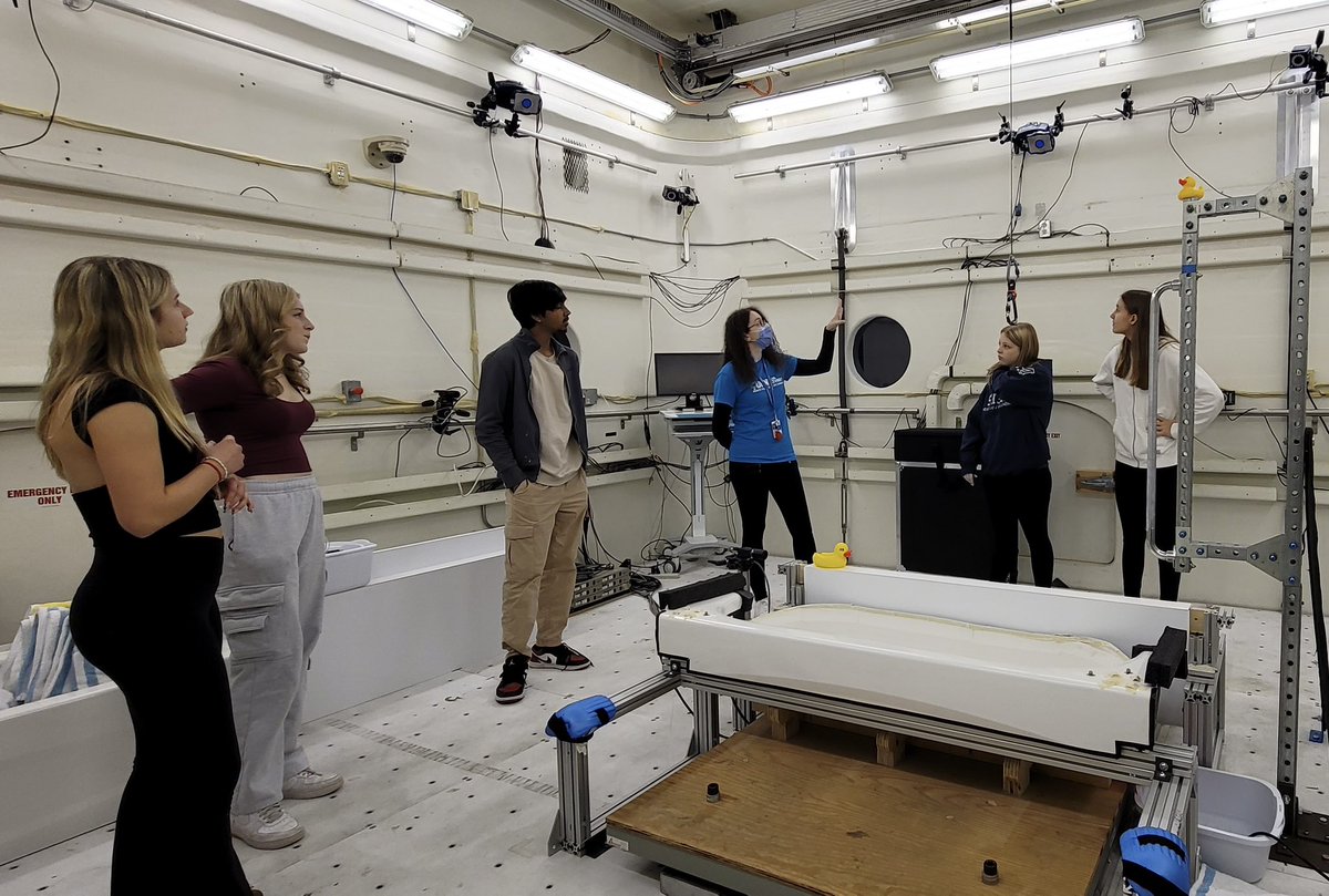 UHNSTEMPathways's tweet image. #FriYAY for another PA Day! We&apos;re back this week with a #visionscience session for youth. Students toured @KITE_UHN labs and then learned how stem cells are used in vision research. 🔬
