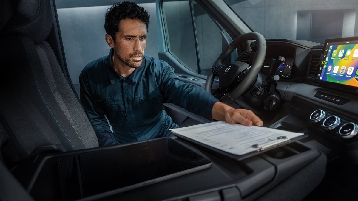 Renault_Co's tweet photo. Cuando la ingeniería y el diseño se unen: la nueva #Renault #MasterVan #ETech 100% #Eléctrica adopta una forma aerodinámica que reduce el consumo de electricidad en un 21% para permitir una autonomía de hasta 410 km #aerovan. https://t.co/LpleLvaWnp