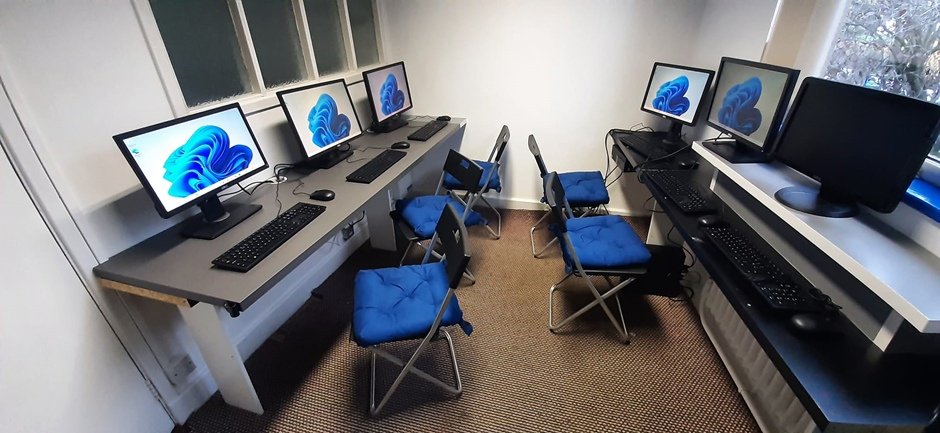 NavanPC's tweet image. Компьютерный класс открыт при русской школе «Матрёшка».
 Основной целью занятий является подготовка ребенка к жизни в компьютерной действительности. 
Если есть вопросы - обращайтесь по телефону 085 719 68 16 Елена Анатольевна или к преподавателю 086 369 21 63 Глеб Владимирович