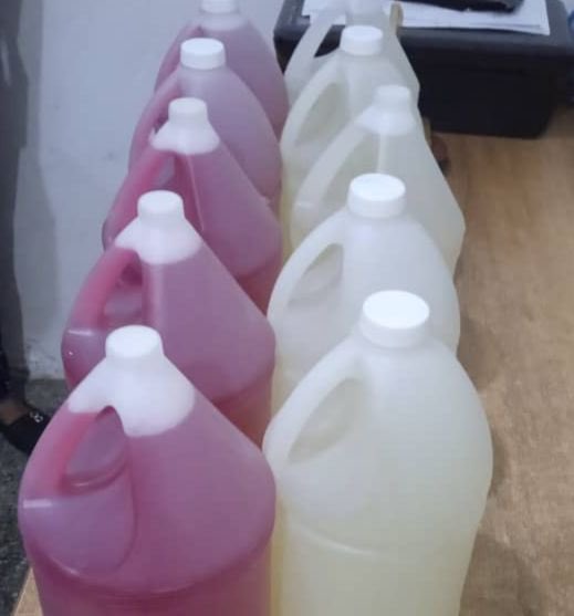 Derecho_paz's tweet photo. Un total de 10 privados de libertad del Centro de Formación para Hombres Nuevos Carúpano, han sido capacitados para la elaboración de productos de limpieza. https://t.co/dqNXhL1JUx