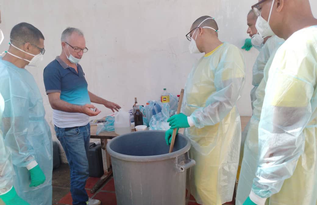 Derecho_paz's tweet photo. Un total de 10 privados de libertad del Centro de Formación para Hombres Nuevos Carúpano, han sido capacitados para la elaboración de productos de limpieza. https://t.co/dqNXhL1JUx