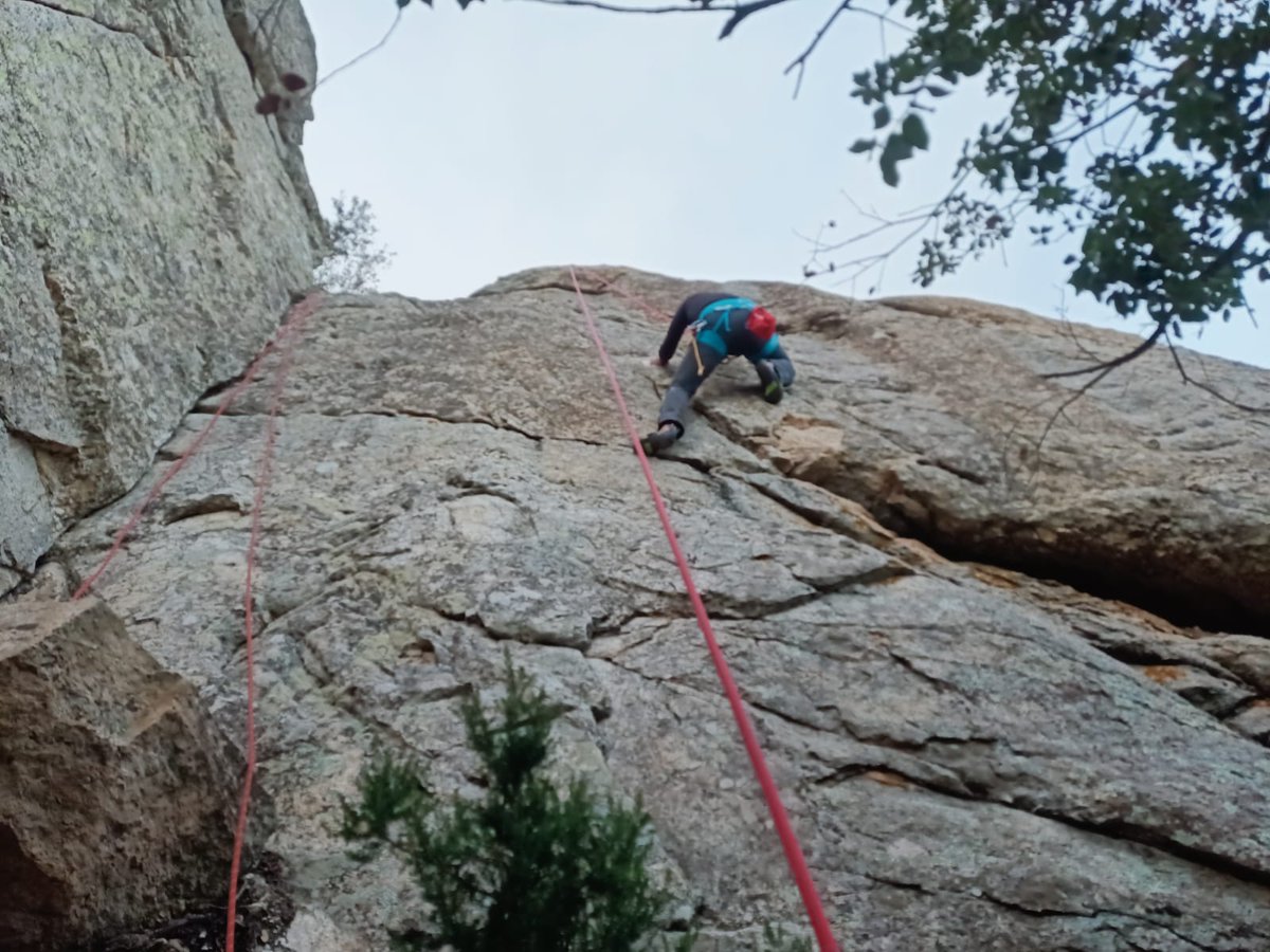 msoengs's tweet photo. Escalfant motors pel repte de demà. Tarda d'escalada amb un bon company I amb unes vistes del maresme espectaculars. @ACEMataro @gdmcat #cellecs https://t.co/hM81ikvwsE