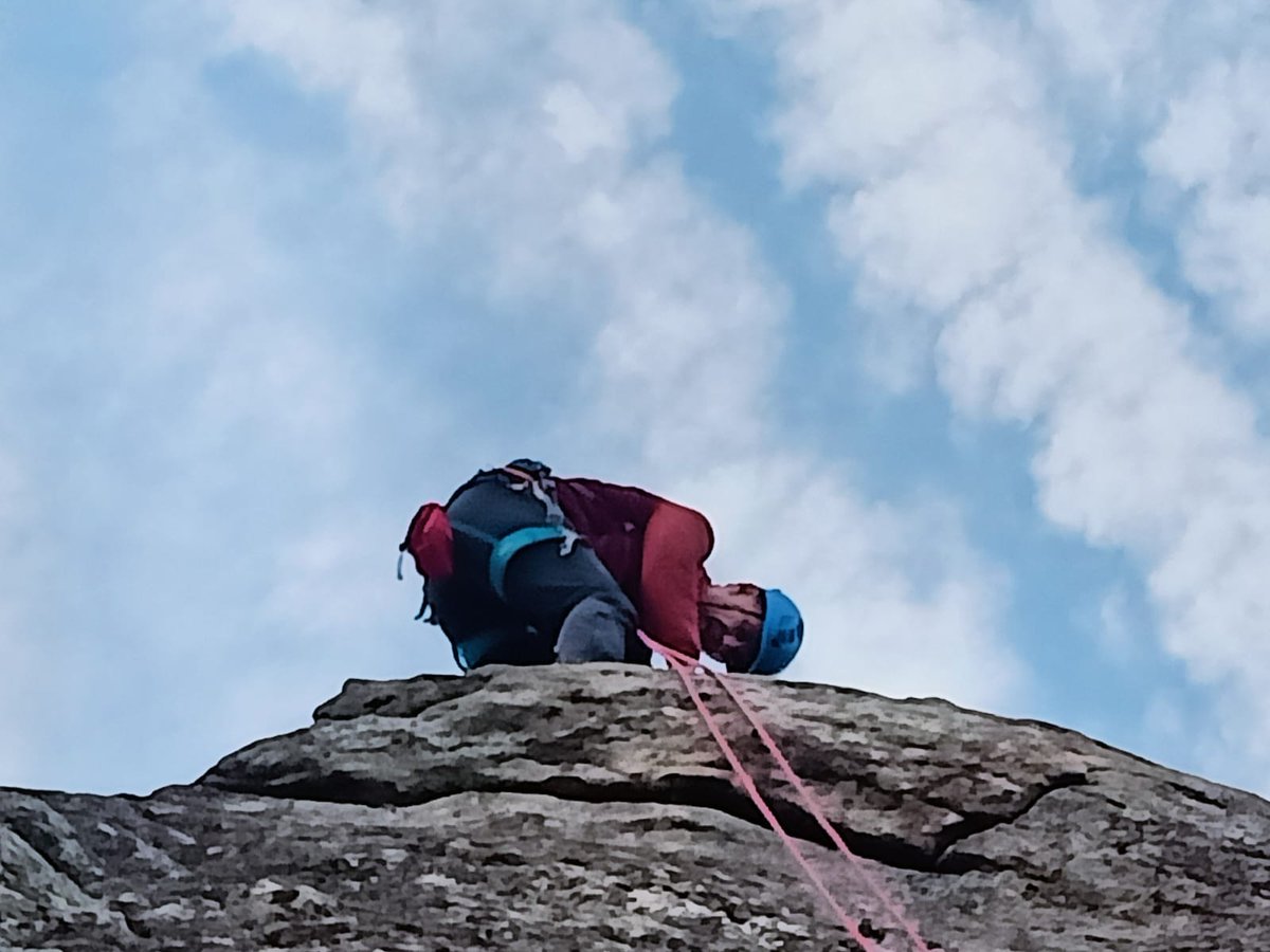 msoengs's tweet photo. Escalfant motors pel repte de demà. Tarda d'escalada amb un bon company I amb unes vistes del maresme espectaculars. @ACEMataro @gdmcat #cellecs https://t.co/hM81ikvwsE