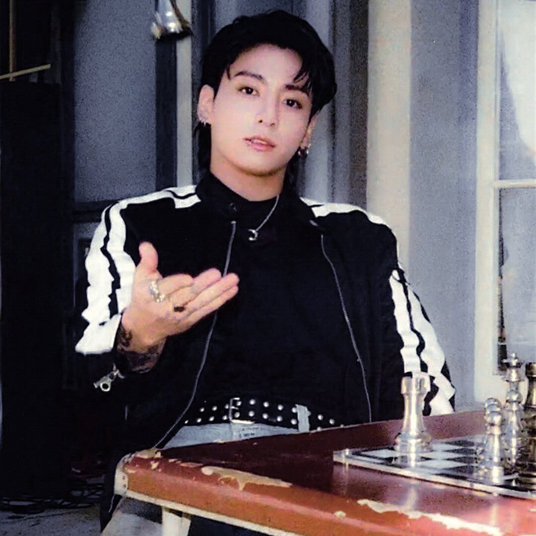 chartjungkook's tweet photo. Jungkook becomes the first K-pop soloist in history to have 10 songs topping iTunes US chart (second overall K-pop act after BTS). https://t.co/wqoOmgb4YW
