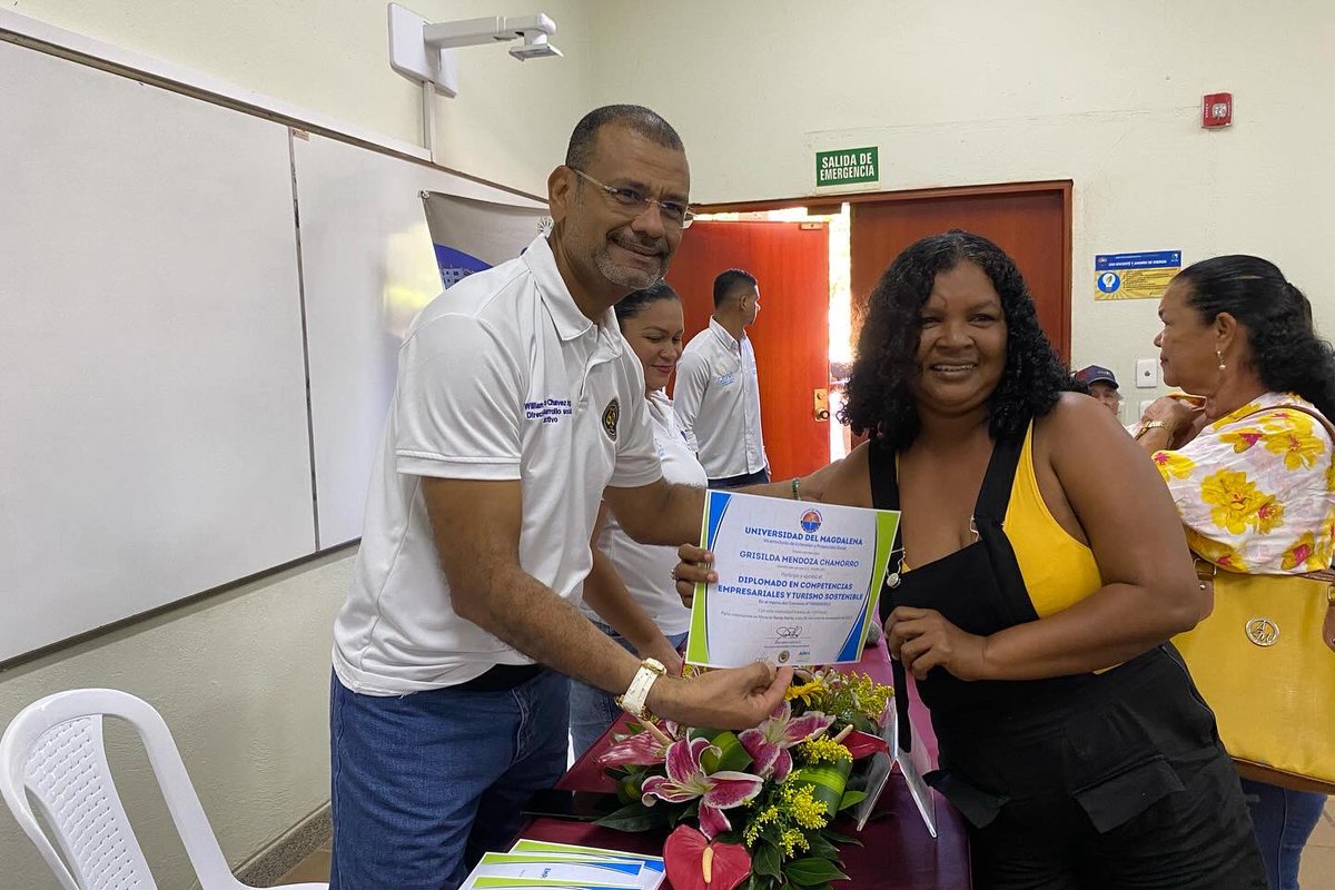 GaceUnimagdaln's tweet photo. En un emotivo evento de clausura, los operadores de servicios turísticos de Pozos Colorados celebraron la conclusión del proyecto fortalecimiento de las competencias de liderazgo, emprendimiento y desarrollo empresarial de las comunidades de la zona de influencia de #Cenit https://t.co/TwKrwrmGU7