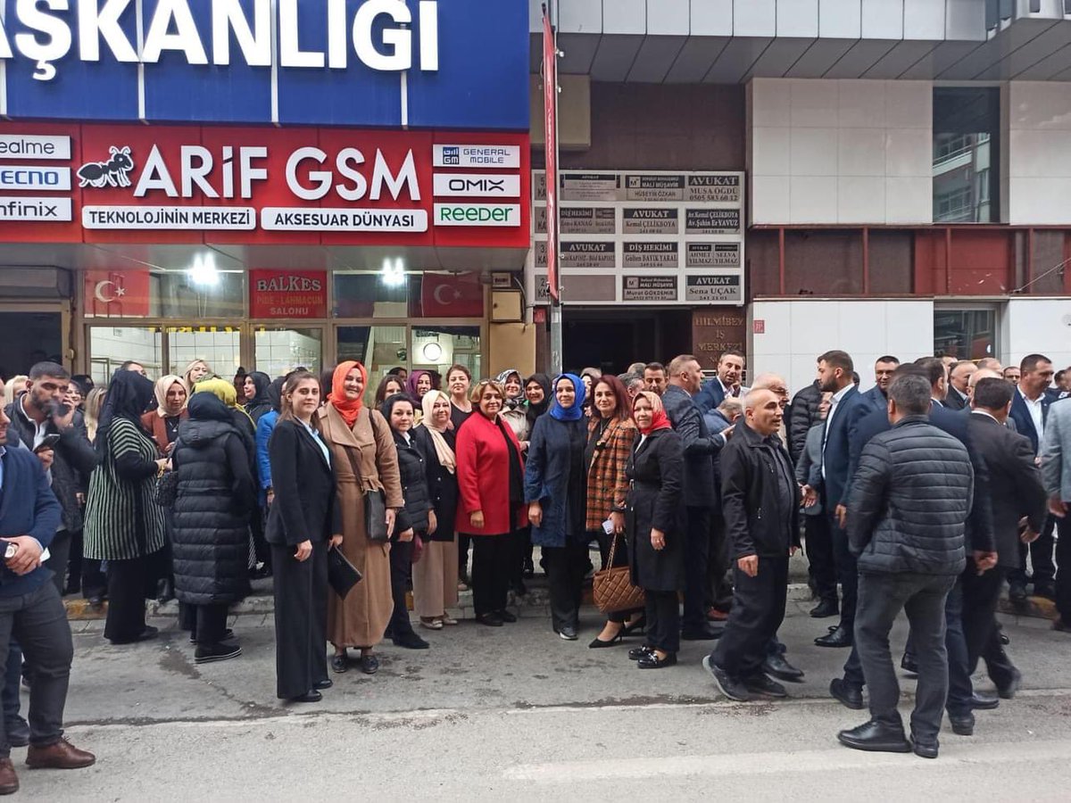 MeralCngz's tweet photo. Cumhurbaşkanımız Genel Başkanımız Sn Recep Tayyip Erdoğan’ın tensipleriyle AK Parti Balıkesir İl Başkanı olarak atanan Sn @Mehmetaydmr1864 başkanımızı il ilçe teşkilatlarımız ile birlikte büyük bir coşkuyla karşıladık. https://t.co/TQHaBFLMV3