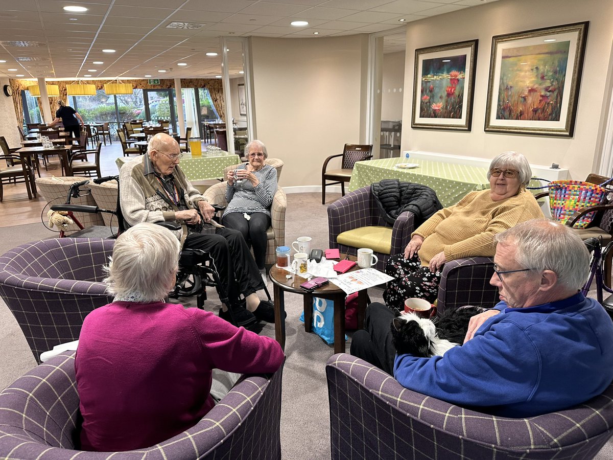 Wonderful session in Cae Garnedd @northwalesha this morning, with Seren Haf our new volunteer 💞
#Digitalsupport, chat, enjoying Christmas 🎄music over a cuppa and mince pie.
Thank you for the warm welcome 😀
@OPD_NWHA  @BangorWalesNews  @CyngorGwynedd @DC_Wales @MantellGwynedd