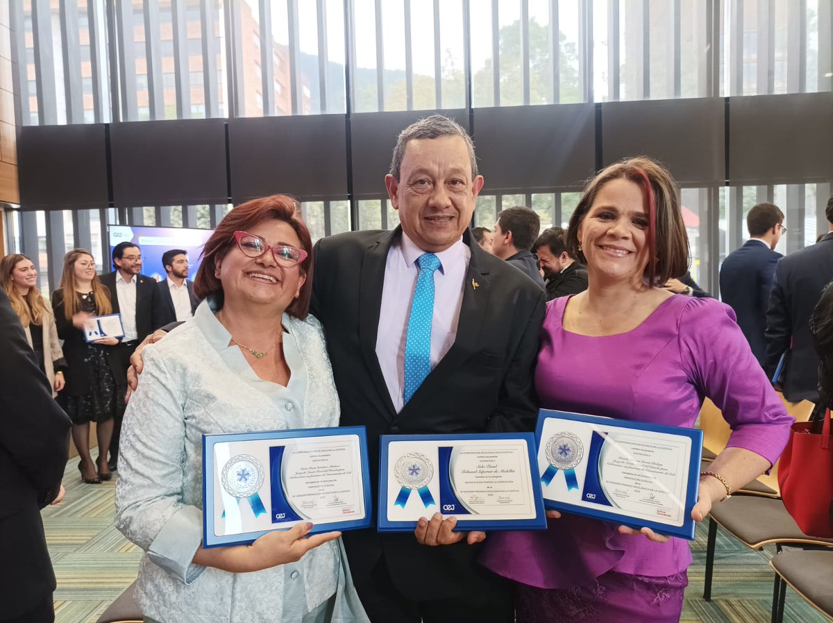 Restaurartecol's tweet photo. Un honor de felicitarla es el máximo galardón del servicio a la justicia, para la jueza María Doris Gutiérrez Martínez,  del Juzgado Quinto Penal del circuito para adolescentes con funciones de conocimiento en Cali ,  de la XII versión premios excelencia en la justicia 2023 https://t.co/psPrDM1BuR